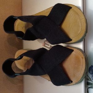 Womens Adam Tucker elastic band shoes